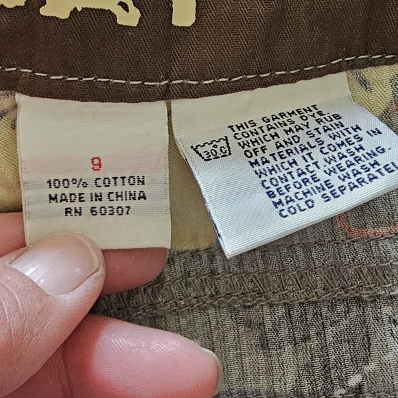 UNIONBAY Olive Floral Belted Roll Tab Utility Bermudas Size 9 - Picture 6 of 8